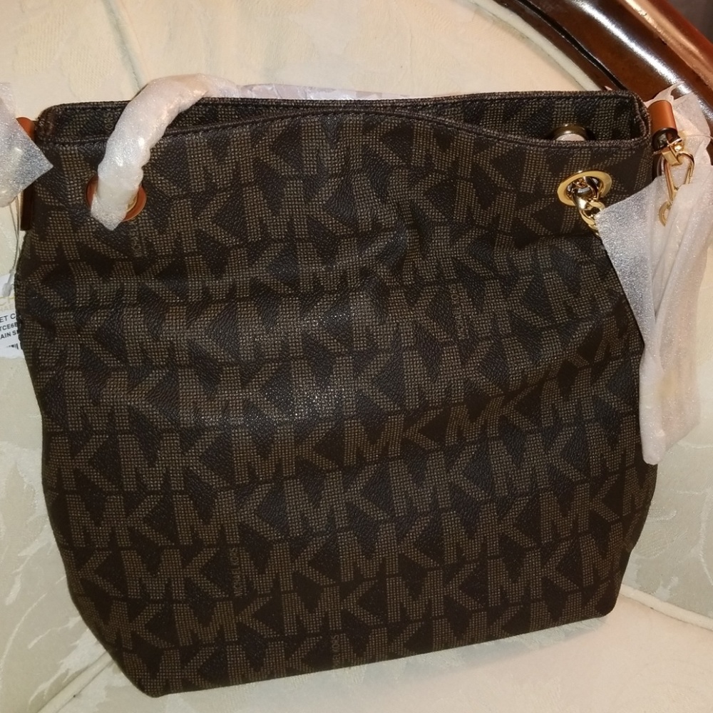 NWOT Jet Set Chain Medium Shoulder Bag